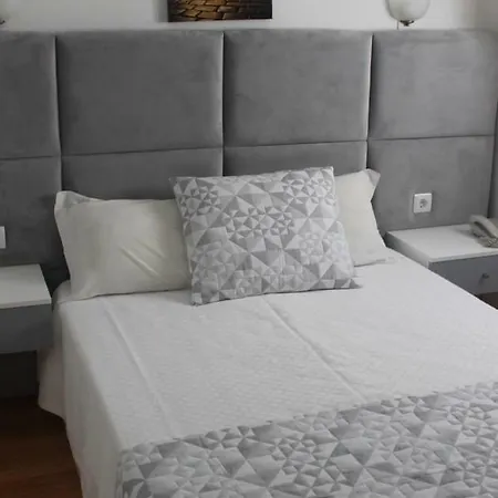 Hotell Local Santa Cruz 3*